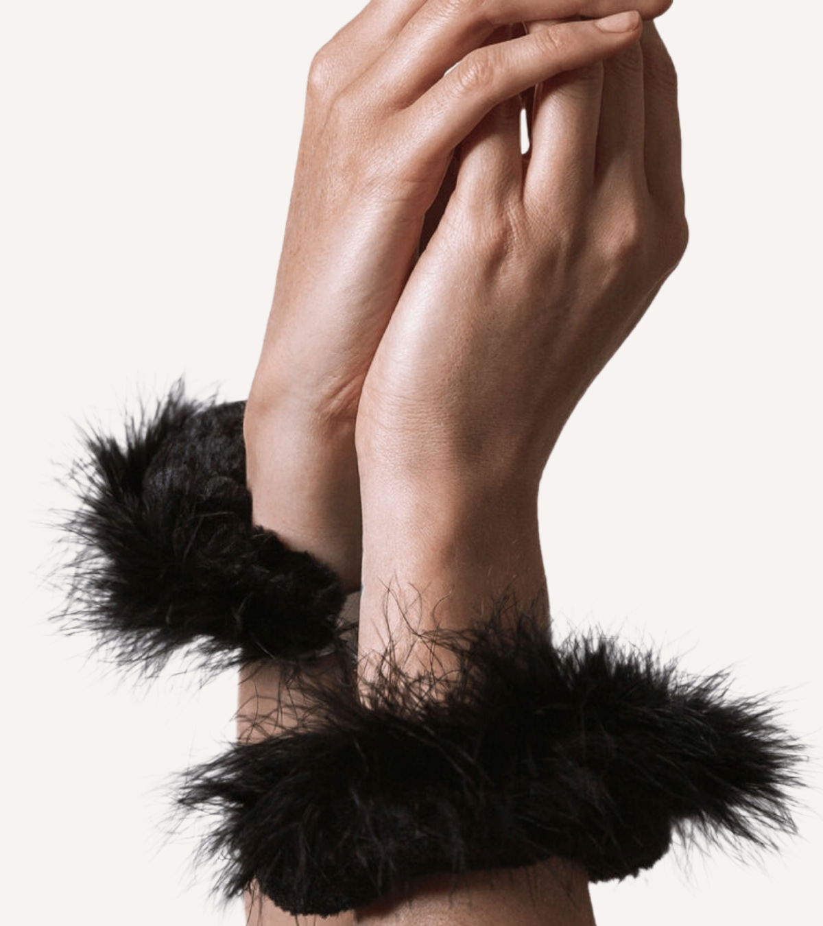 Handbojor med Svarta Fjädrar